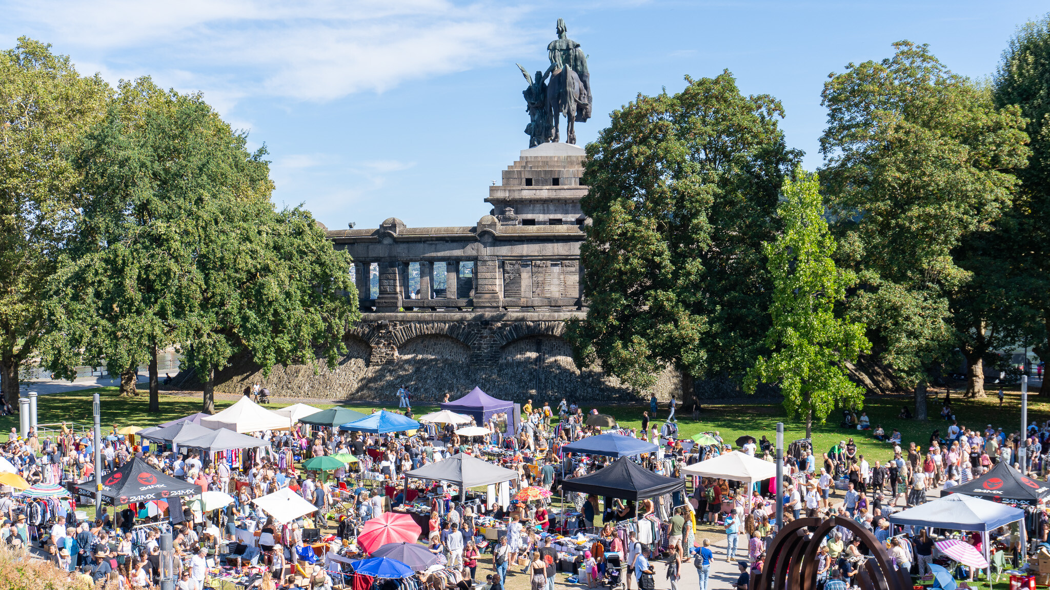 Städtischer Flohmarkt am 12. April 2025 Erstmals mit dem Flöhchenmarkt